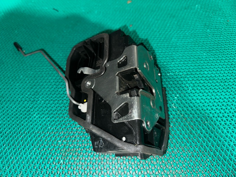 Замок двери BMW 5-Series F10 N47D20C 2012 перед. прав. (б/у)