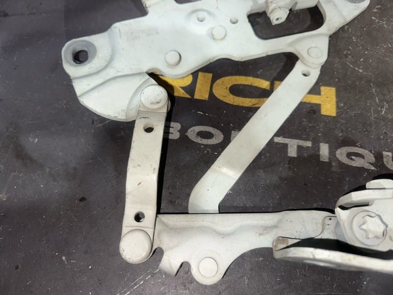 Петля капота правая 5-Series 2011 F10 N47D20C