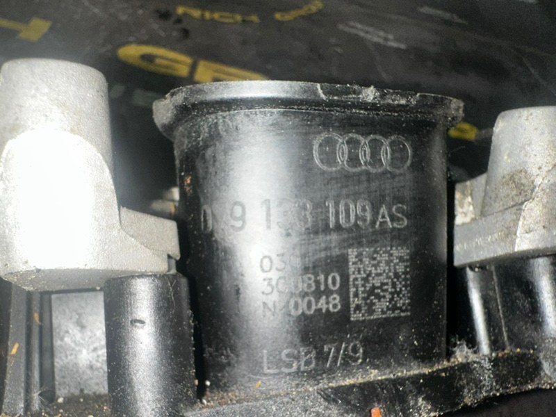 Коллектор впускной A8 2010 D4 CDRA