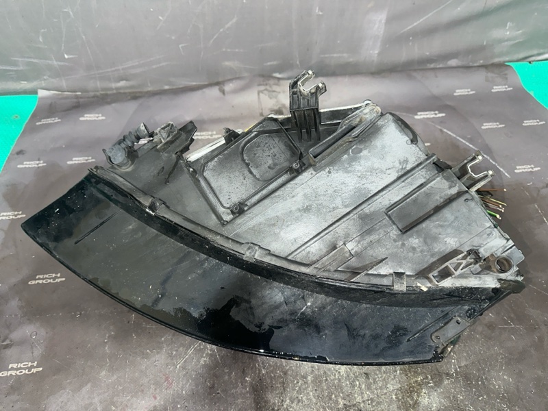 Фара правая A4 2010 8K2 CAEB