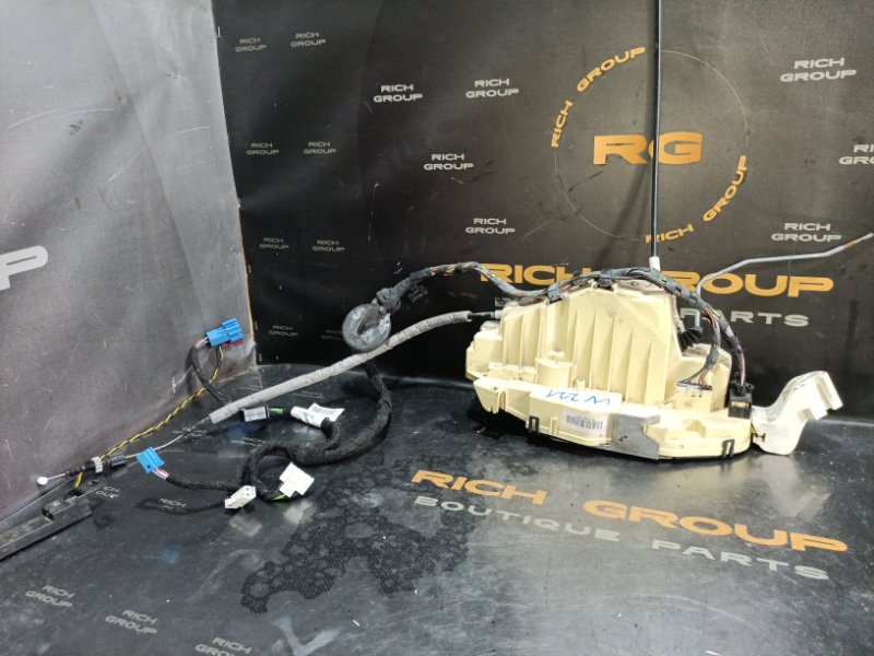 Замок боковой двери задний левый S-Class W221