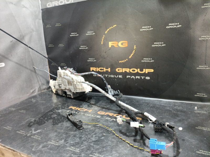 Замок боковой двери задний левый S-Class W221