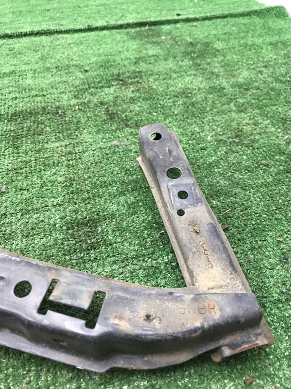 Кронштейн фары Honda Civic FD1 R18A 2005 перед. прав. (б/у) Кронштейн фары Honda Civic FD1 R18A 2005 перед. прав. (б/у)