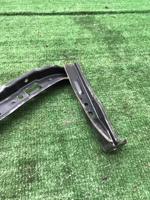 Кронштейн фары Honda Civic FD1 R18A 2005 перед. прав. (б/у) Кронштейн фары Honda Civic FD1 R18A 2005 перед. прав. (б/у)