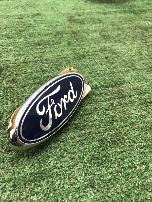 Эмблема Ford S-max 2006 перед.