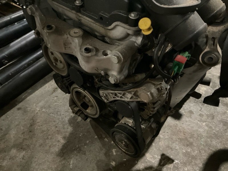 Двигатель Peugeot 3008 1 EP6CDT 2015 (б/у)