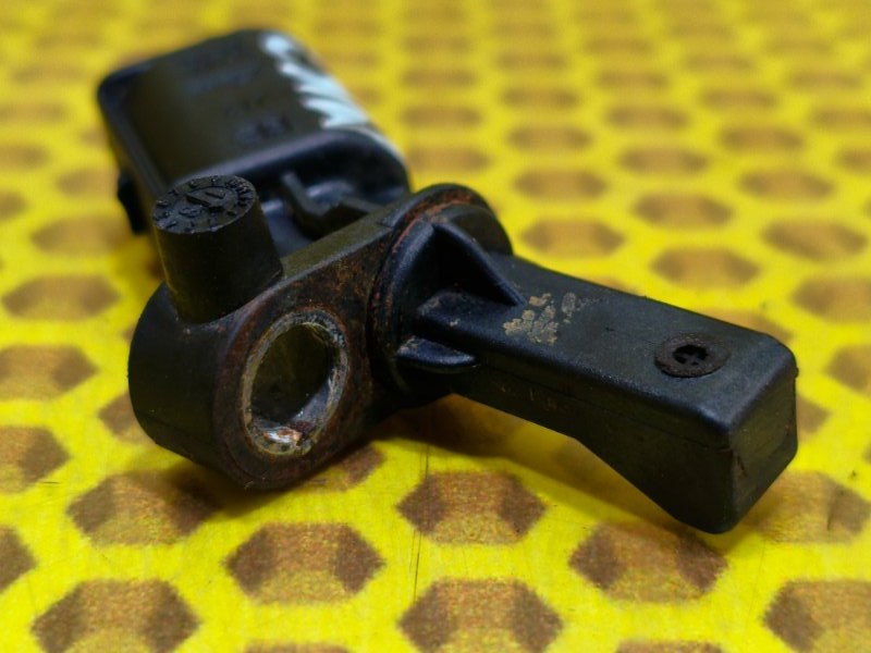 Датчик абс Volkswagen Polo MK2 CWVA 2018 задн. прав. (б/у)