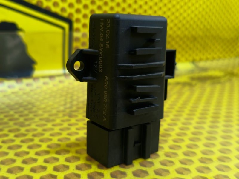 Блок управления подогревом сидений Volkswagen Polo MK2 CWVA 2018 (б/у) Блок управления подогревом сидений Volkswagen Polo MK2 CWVA 2018 (б/у)