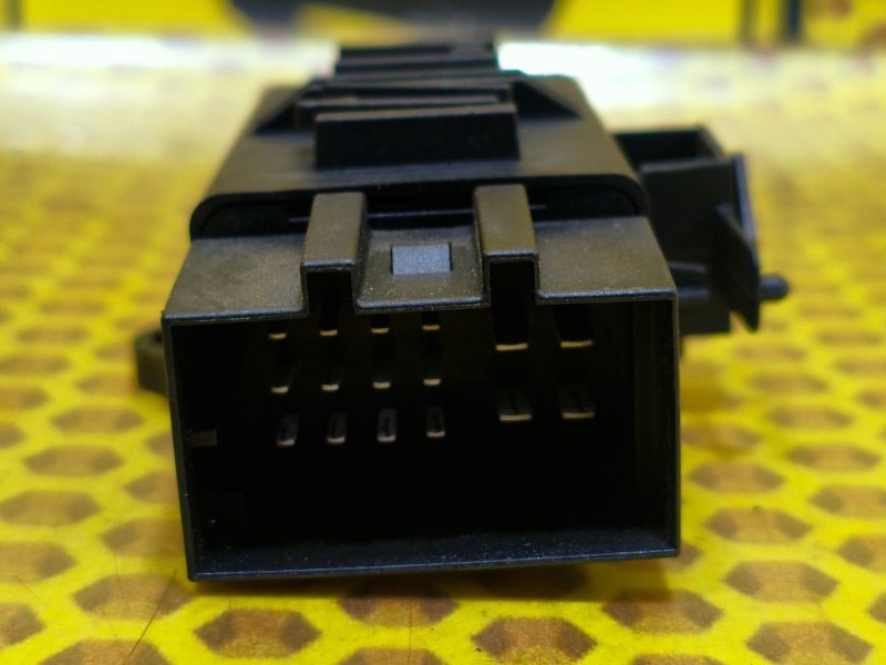 Блок управления подогревом сидений Volkswagen Polo MK2 CWVA 2018 (б/у) Блок управления подогревом сидений Volkswagen Polo MK2 CWVA 2018 (б/у)