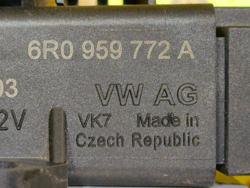 Блок управления подогревом сидений Volkswagen Polo MK2 CWVA 2018 (б/у) Блок управления подогревом сидений Volkswagen Polo MK2 CWVA 2018 (б/у)