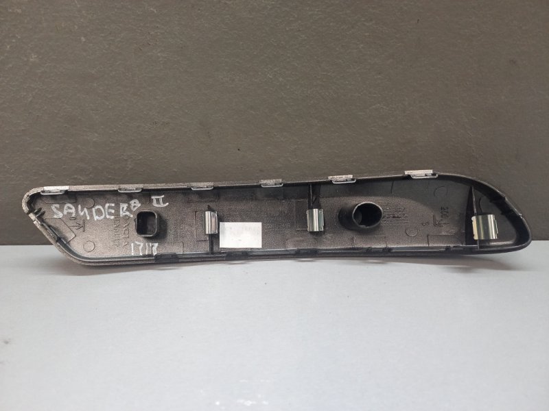 НАКЛАДКА ДВЕРИ RENAULT SANDERO 2 STEPWAY 2015 перед. прав. (б/у) НАКЛАДКА ДВЕРИ RENAULT SANDERO 2 STEPWAY 2015 перед. прав. (б/у)