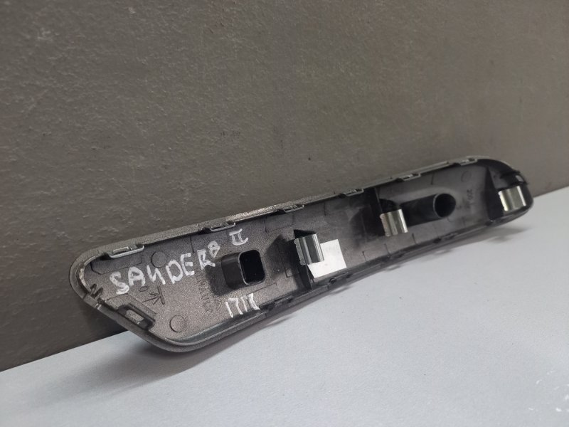 НАКЛАДКА ДВЕРИ RENAULT SANDERO 2 STEPWAY 2015 перед. прав. (б/у) НАКЛАДКА ДВЕРИ RENAULT SANDERO 2 STEPWAY 2015 перед. прав. (б/у)