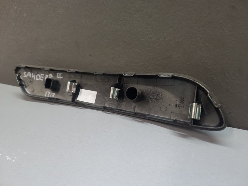 НАКЛАДКА ДВЕРИ RENAULT SANDERO 2 STEPWAY 2015 перед. прав. (б/у) НАКЛАДКА ДВЕРИ RENAULT SANDERO 2 STEPWAY 2015 перед. прав. (б/у)