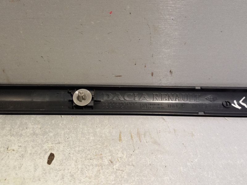 Молдинг на дверь RENAULT LOGAN K7JA710 2009 задн. лев. (б/у)