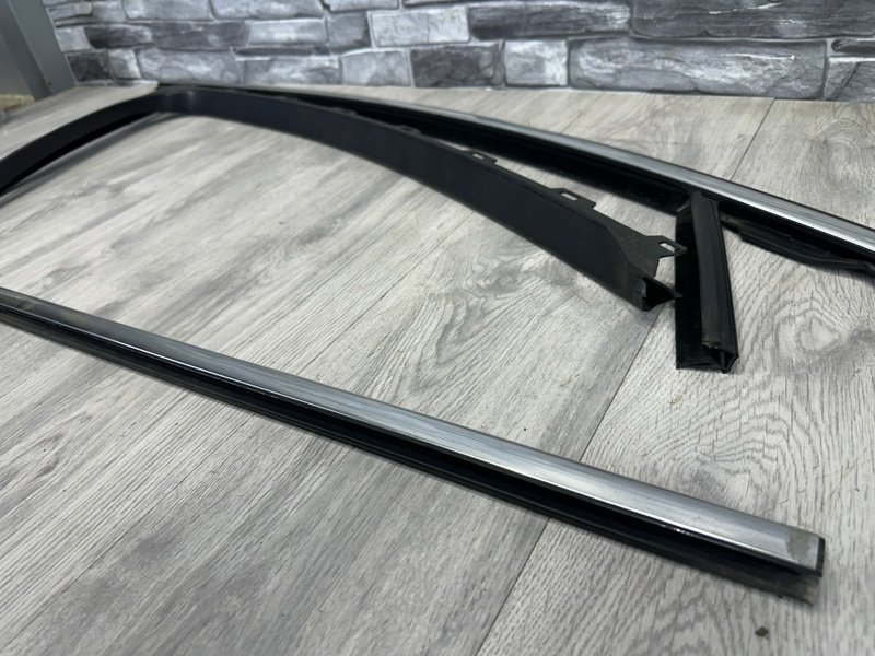 Уплотнитель стекла двери FORD Mondeo 4 2012 перед. прав. (б/у)