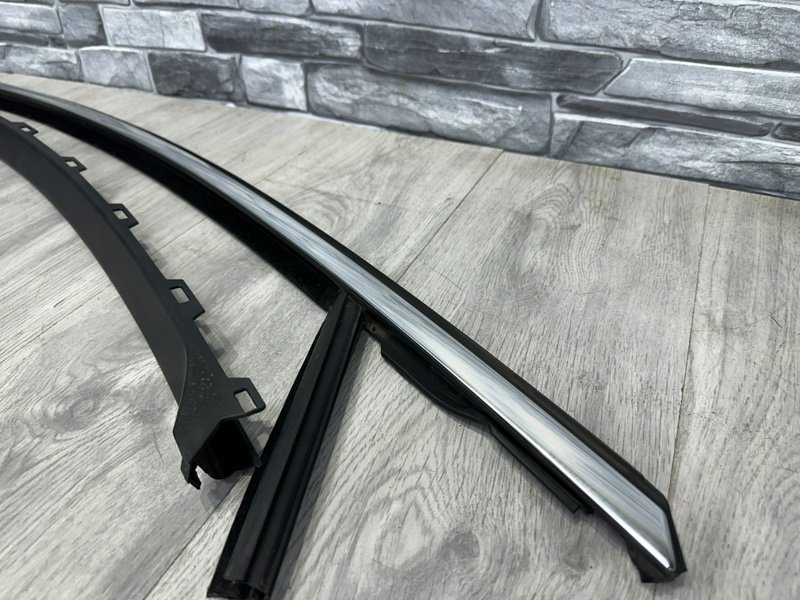 Уплотнитель стекла двери FORD Mondeo 4 2012 перед. прав. (б/у)