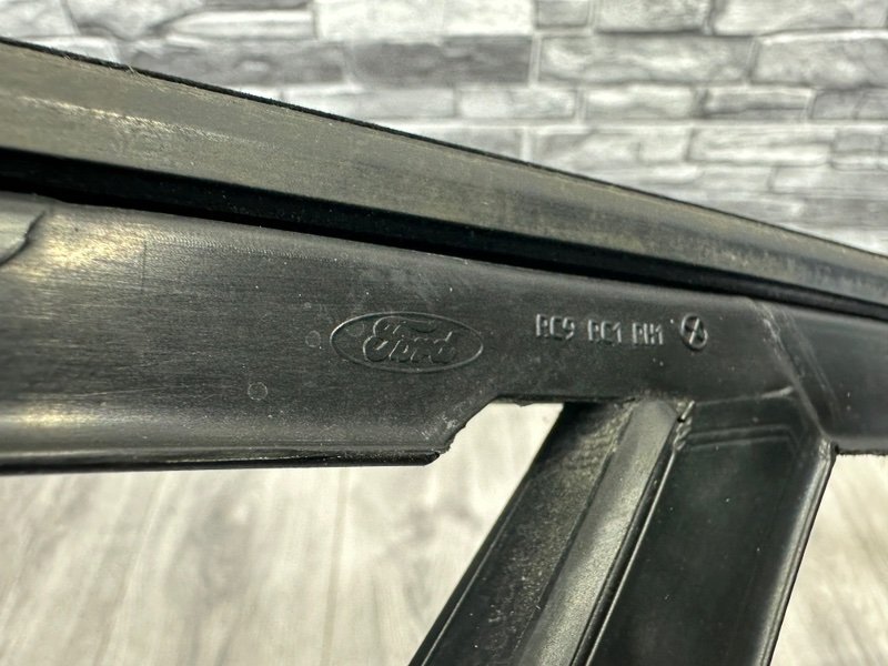 Уплотнитель стекла двери FORD Mondeo 4 2012 перед. прав. (б/у)