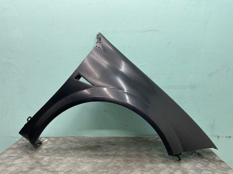 Крыло правое Renault Megane 02-09г новая