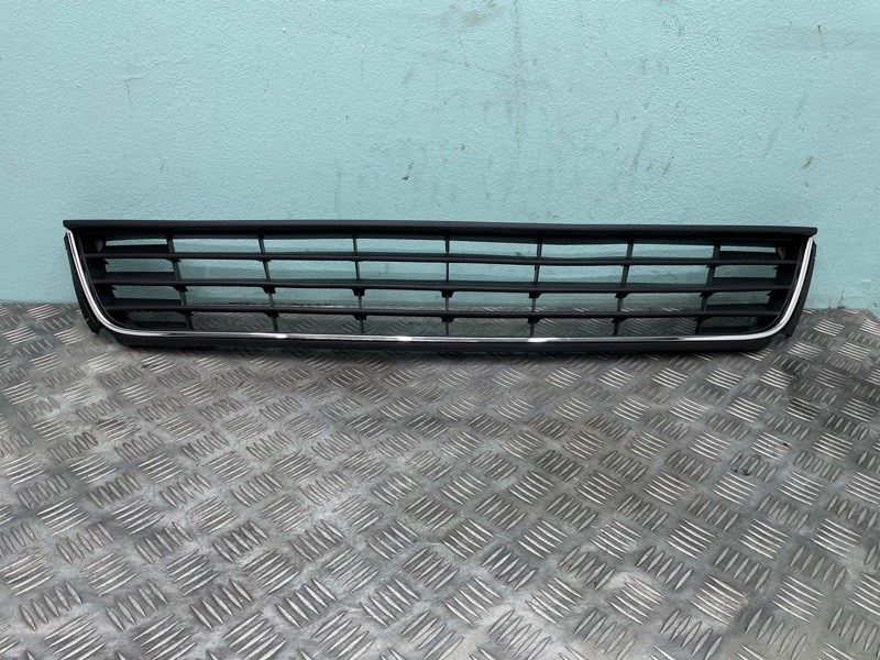 Решетка радиатора Volkswagen Polo седан 09-15г новая