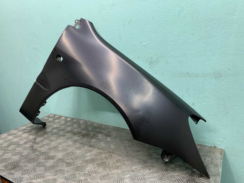 Крыло правое Lancer 9 02-10г