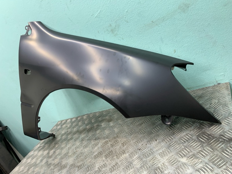 Крыло правое Lancer 9 02-10г