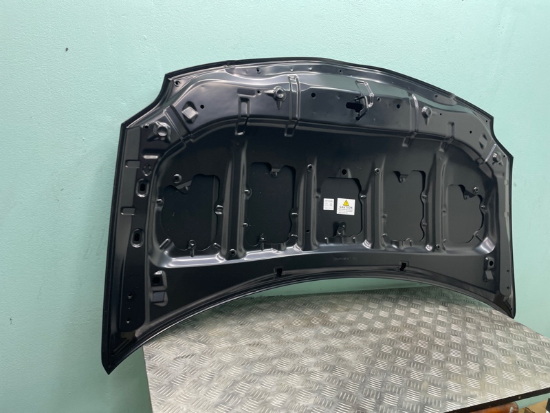 Капот Auris 06-12г