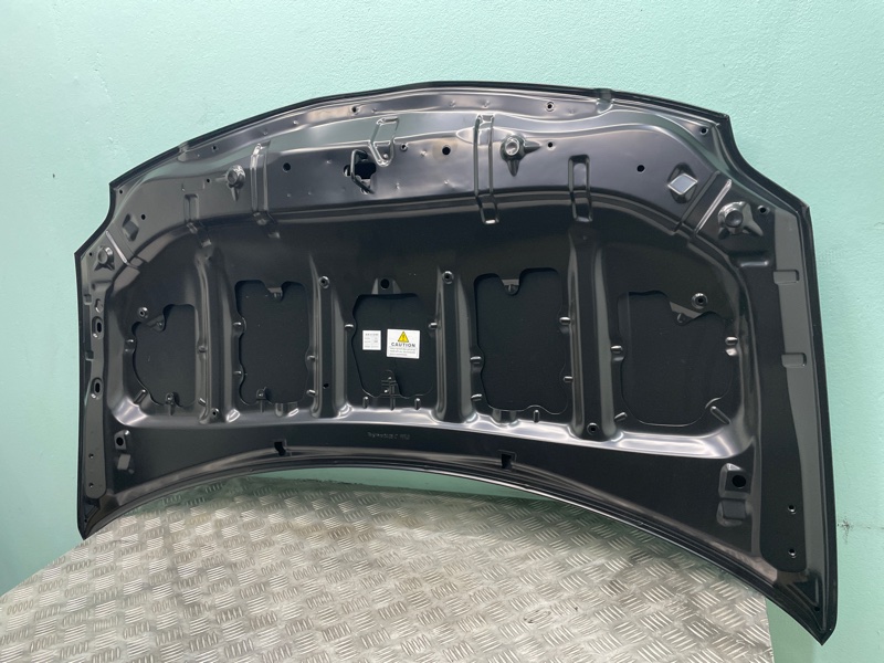 Капот Auris 06-12г
