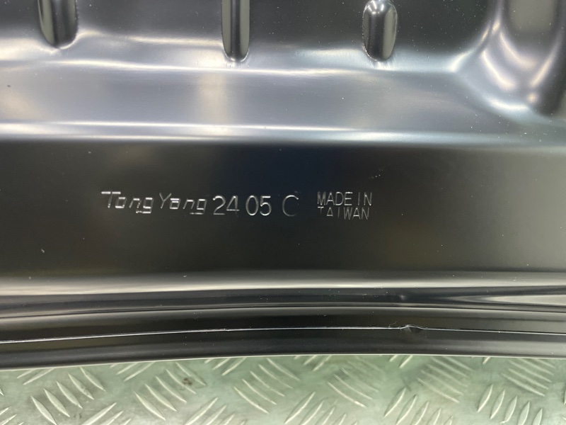 Капот Auris 06-12г