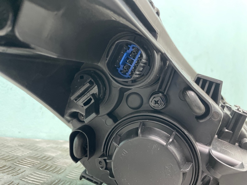 Фара левая Ceed LED 12-18г