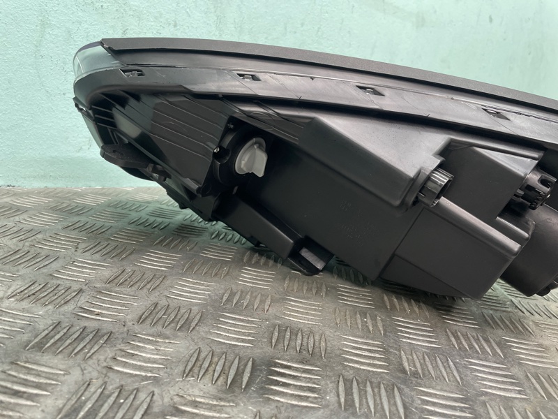 Фара правая Picanto LED 12-г