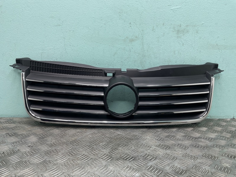 Решетка радиатора Volkswagen Passat 00-г B5+ новая