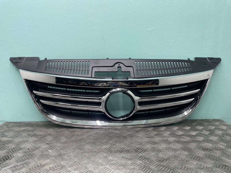 Решетка радиатора Volkswagen Tiguan 06-11г новая