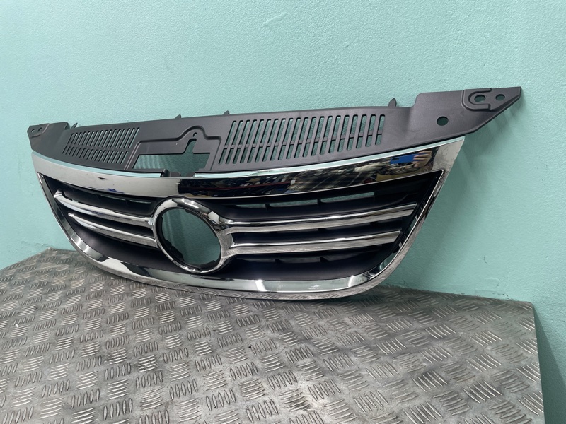 Решетка радиатора Volkswagen Tiguan