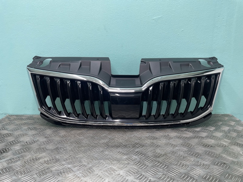 Решетка радиатора Skoda Octavia 16-20г A7 новая