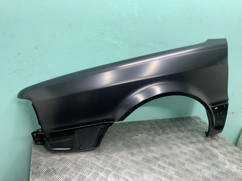 Крыло левое Audi 80 B4
