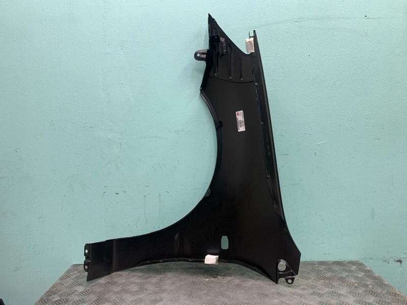 Крыло правое Lancer 9
