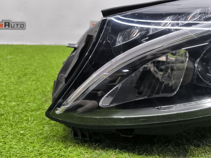 Фара LED левая C W205
