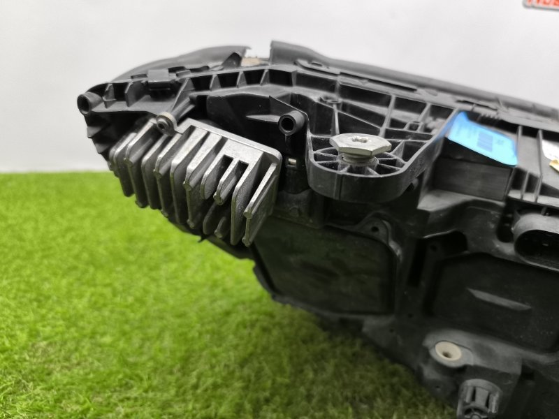Фара LED левая C W205