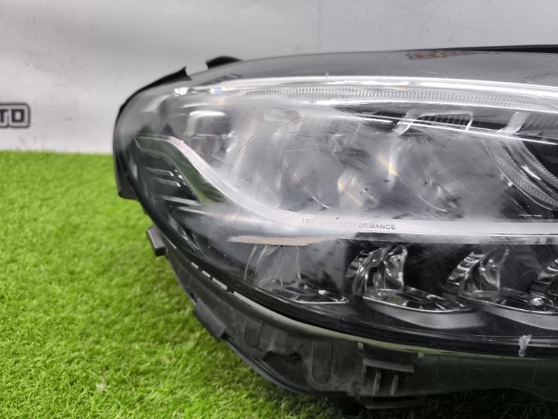Фара LED правая C W205