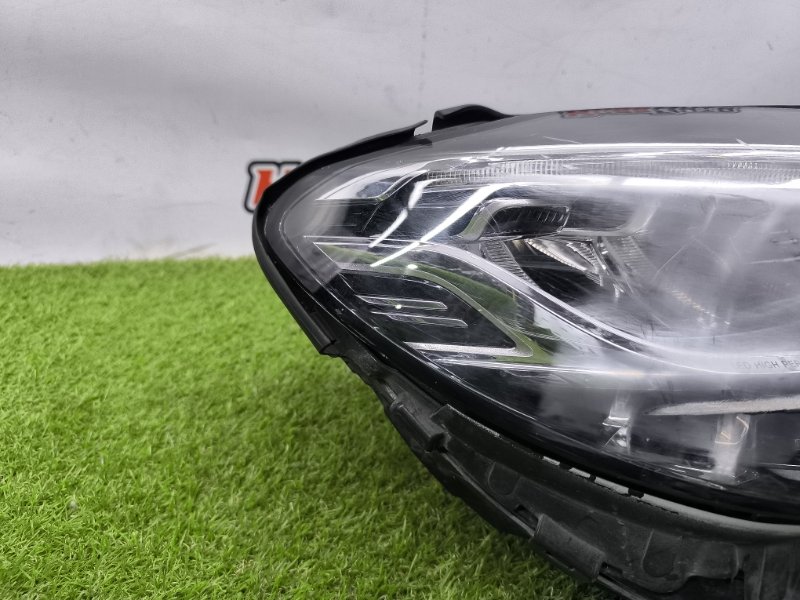 Фара LED правая C W205