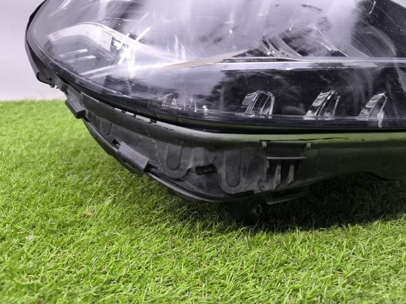 Фара LED правая C W205