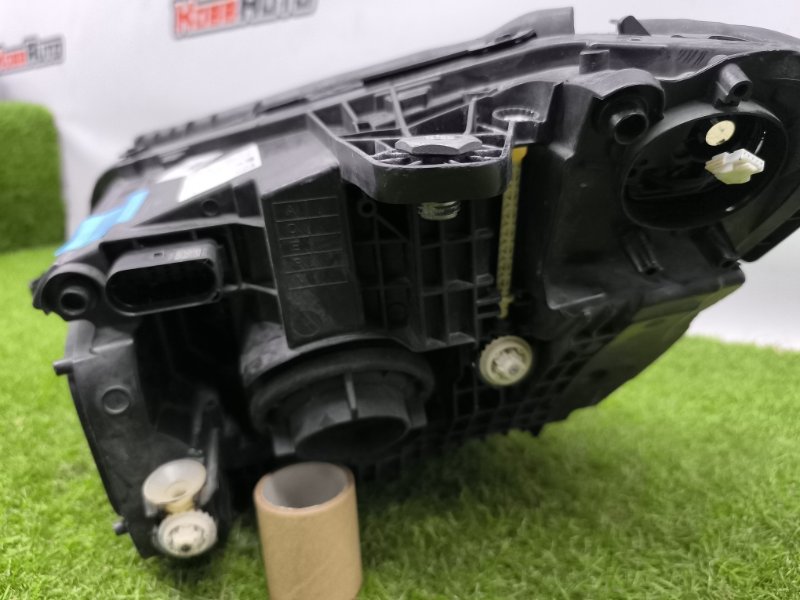 Фара LED правая C W205