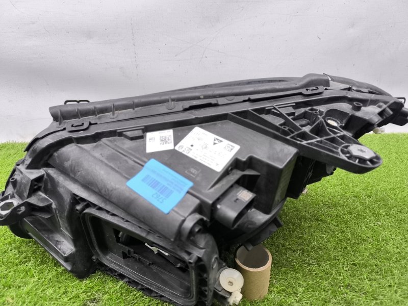 Фара LED правая C W205