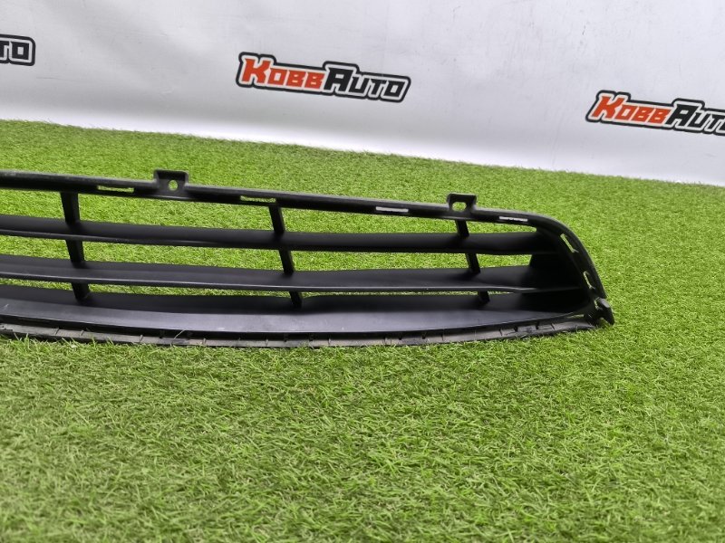 Нижняя решетка Hyundai SANTA FE 2012 перед. (б/у) Нижняя решетка Hyundai SANTA FE 2012 перед. (б/у)