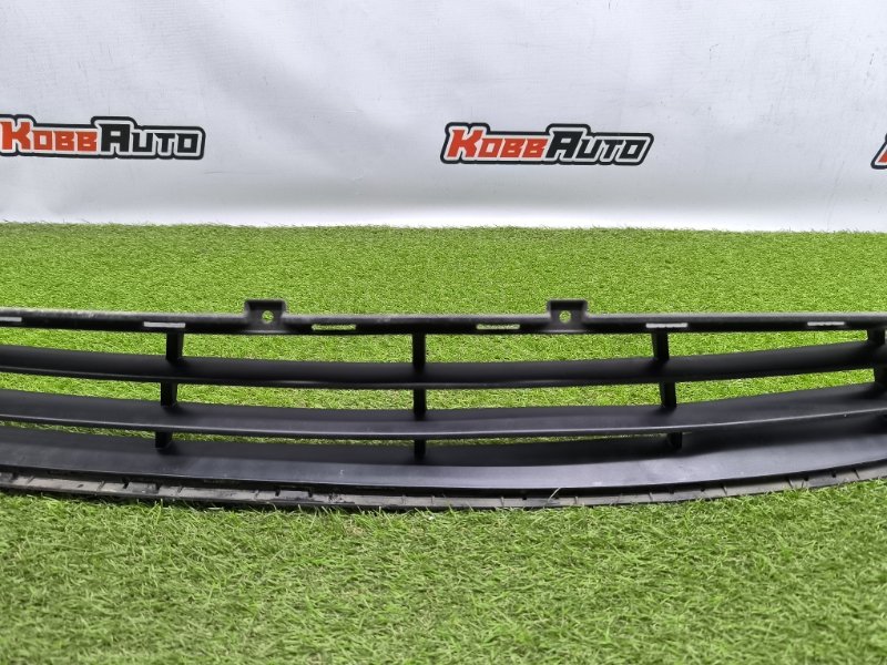 Нижняя решетка Hyundai SANTA FE 2012 перед. (б/у) Нижняя решетка Hyundai SANTA FE 2012 перед. (б/у)