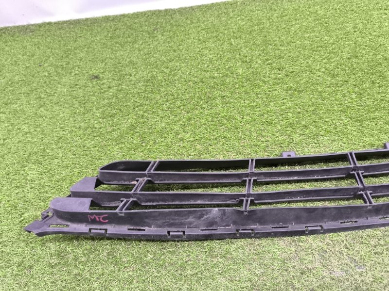 Нижняя решетка Hyundai SANTA FE 2012 перед. (б/у) Нижняя решетка Hyundai SANTA FE 2012 перед. (б/у)