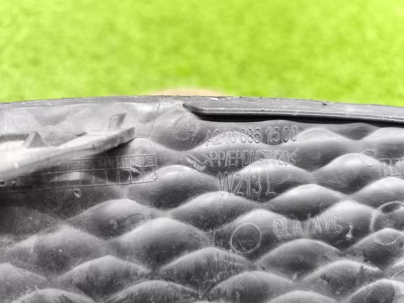 Решетка в бампер Mercedes E W213 2016 перед. лев. (б/у)