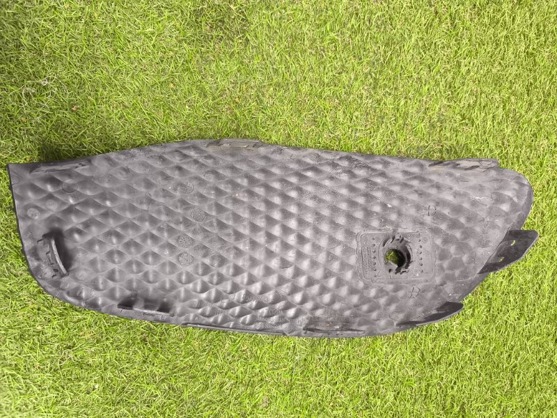 Решетка в бампер Mercedes E W213 2016 перед. лев. (б/у)