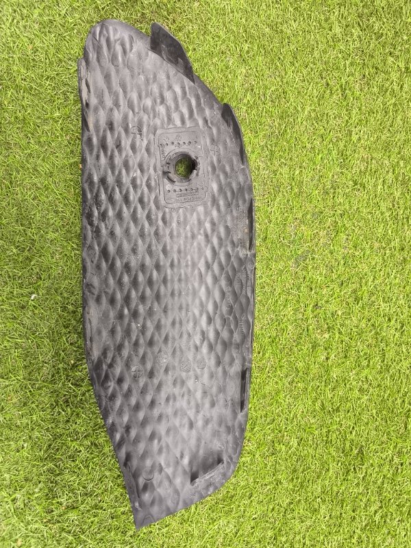 Решетка в бампер Mercedes E W213 2016 перед. лев. (б/у)