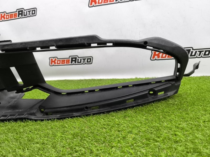 Решетка в бампер Porsche Taycan 2019 перед. (б/у) Решетка в бампер Porsche Taycan 2019 перед. (б/у)